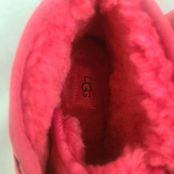 UGG Unisex Neumel ll Slipon in Red/Black Ankle Boots - Picture 5 of 7